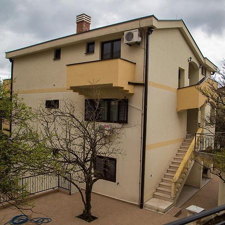 Apartmani Ksenija Petrovac ภายนอก รูปภาพ