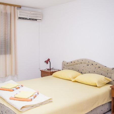 Apartmani Ksenija Petrovac ภายนอก รูปภาพ