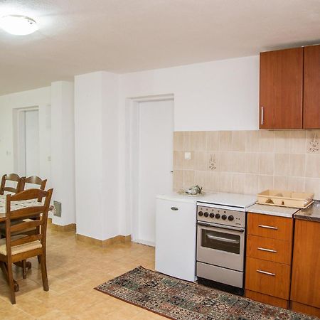 Apartmani Ksenija Petrovac ภายนอก รูปภาพ