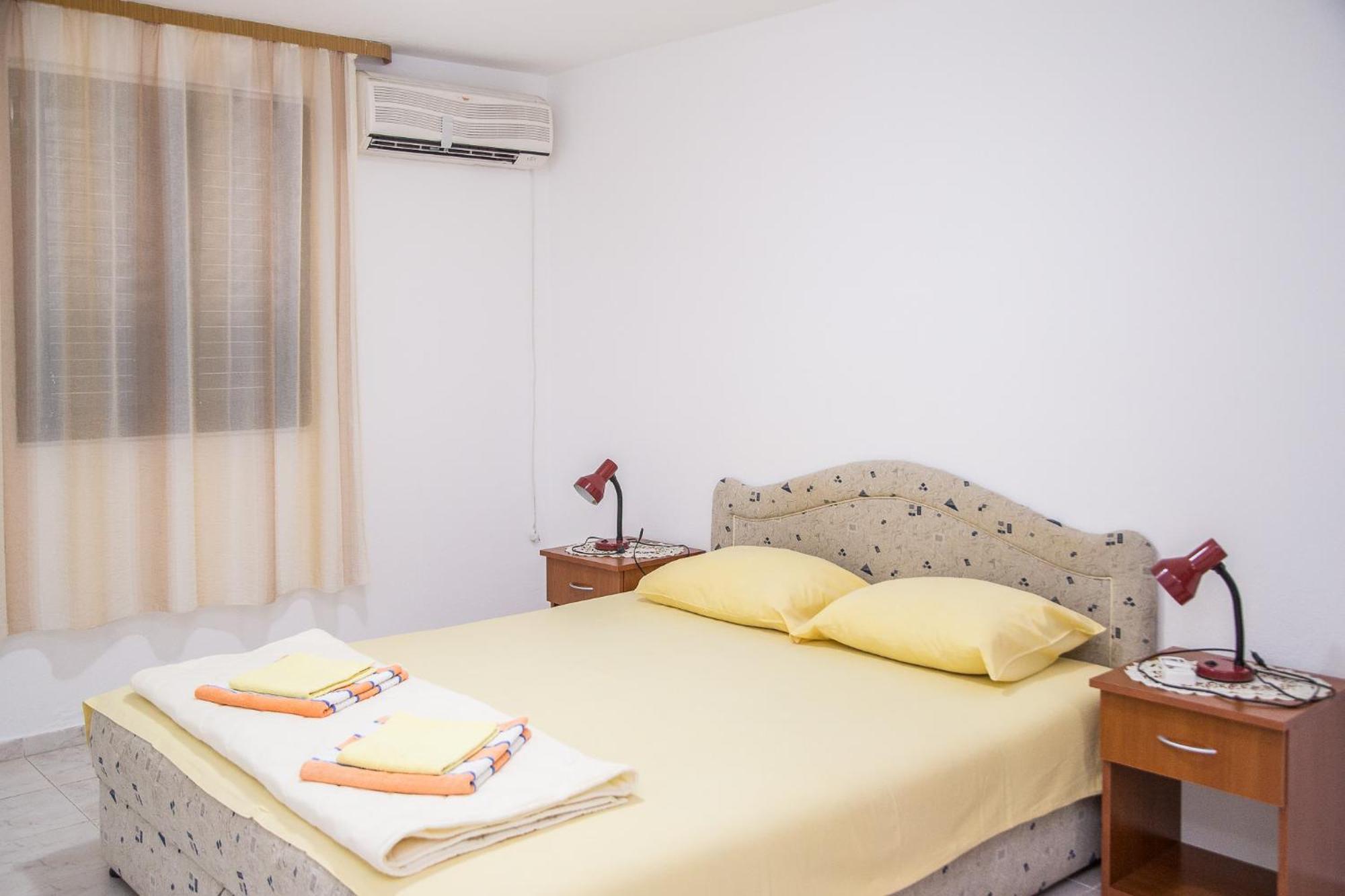 Apartmani Ksenija Petrovac ภายนอก รูปภาพ
