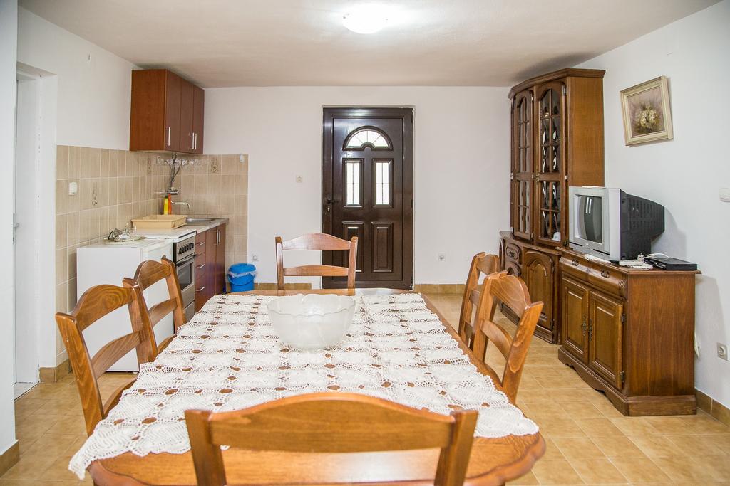 Apartmani Ksenija Petrovac ภายนอก รูปภาพ