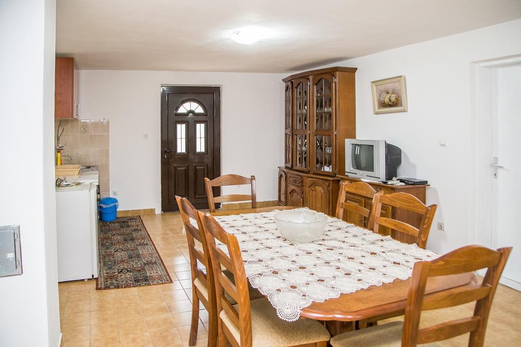 Apartmani Ksenija Petrovac ภายนอก รูปภาพ