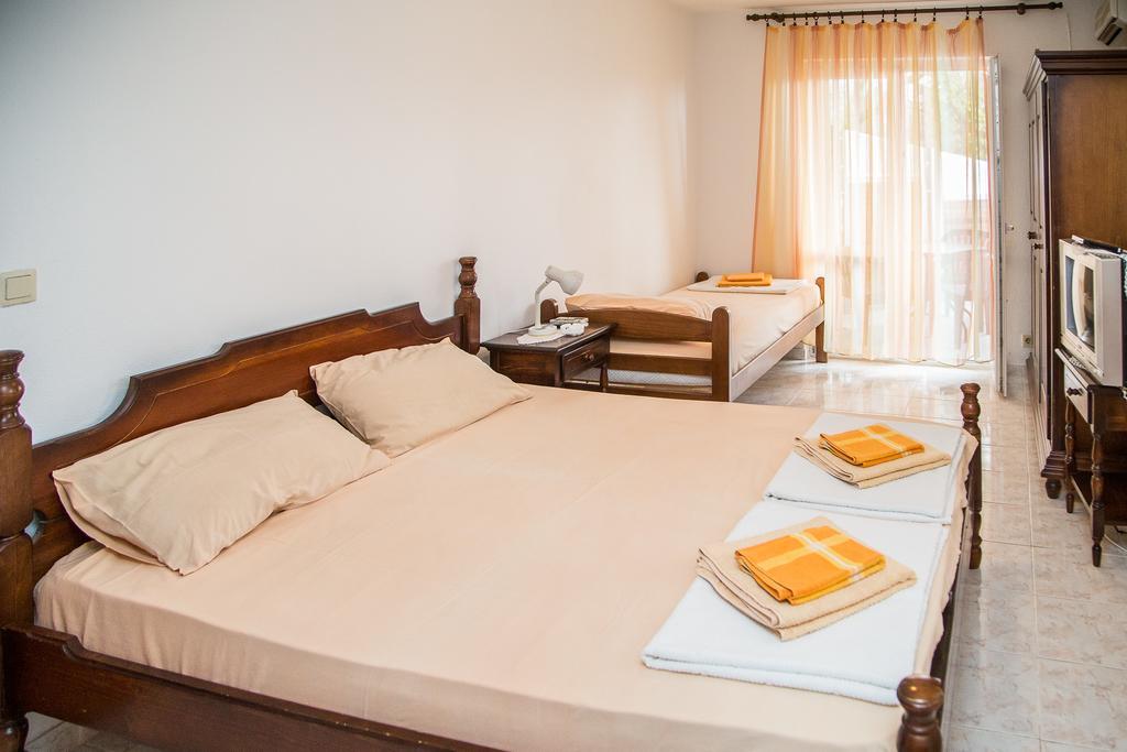 Apartmani Ksenija Petrovac ภายนอก รูปภาพ