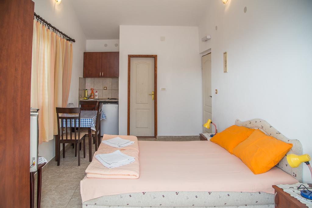Apartmani Ksenija Petrovac ภายนอก รูปภาพ