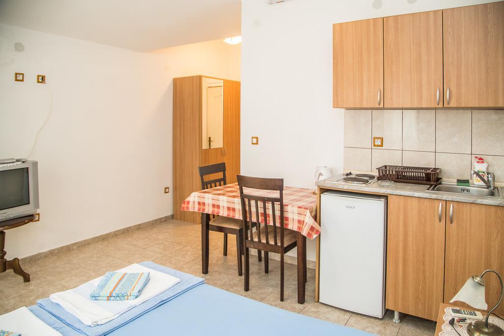 Apartmani Ksenija Petrovac ภายนอก รูปภาพ