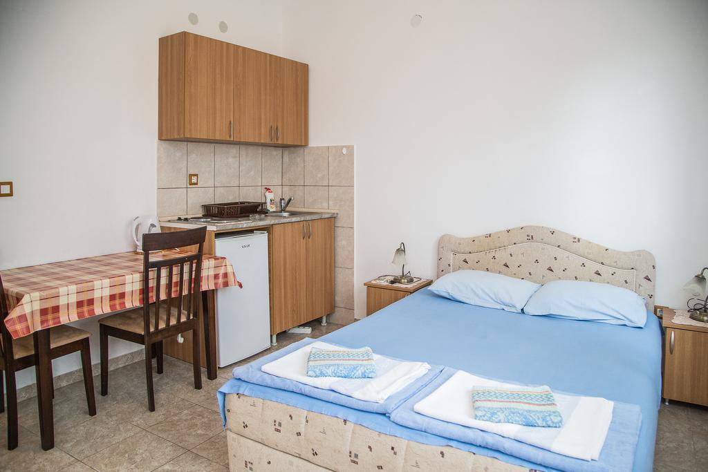 Apartmani Ksenija Petrovac ภายนอก รูปภาพ