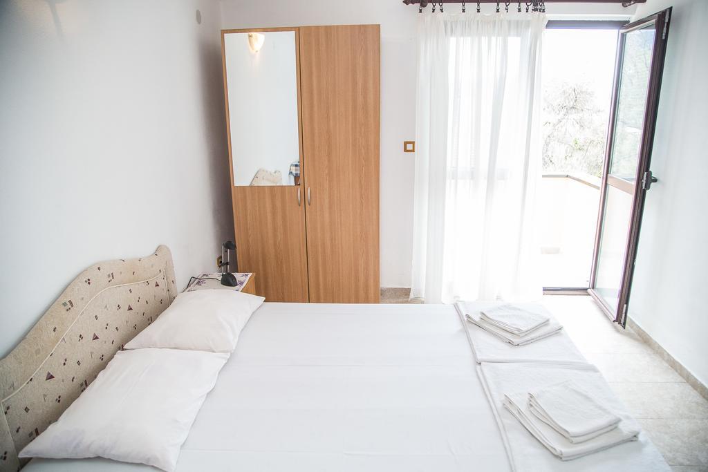 Apartmani Ksenija Petrovac ภายนอก รูปภาพ