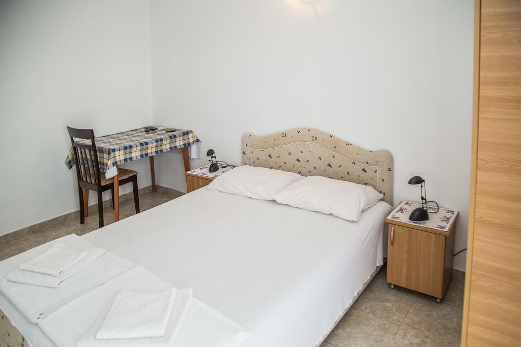Apartmani Ksenija Petrovac ภายนอก รูปภาพ
