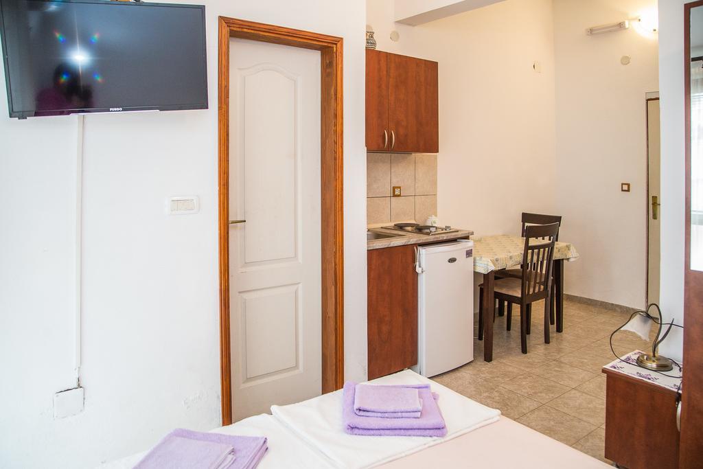Apartmani Ksenija Petrovac ภายนอก รูปภาพ