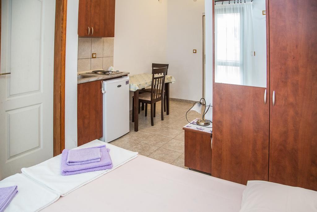 Apartmani Ksenija Petrovac ภายนอก รูปภาพ