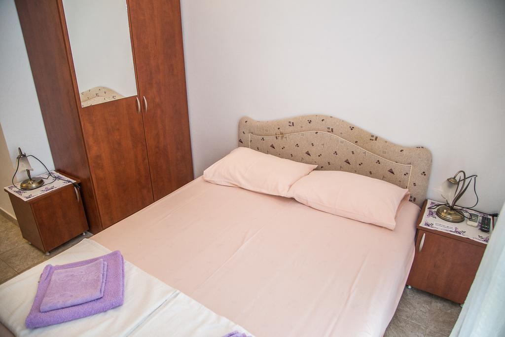 Apartmani Ksenija Petrovac ภายนอก รูปภาพ