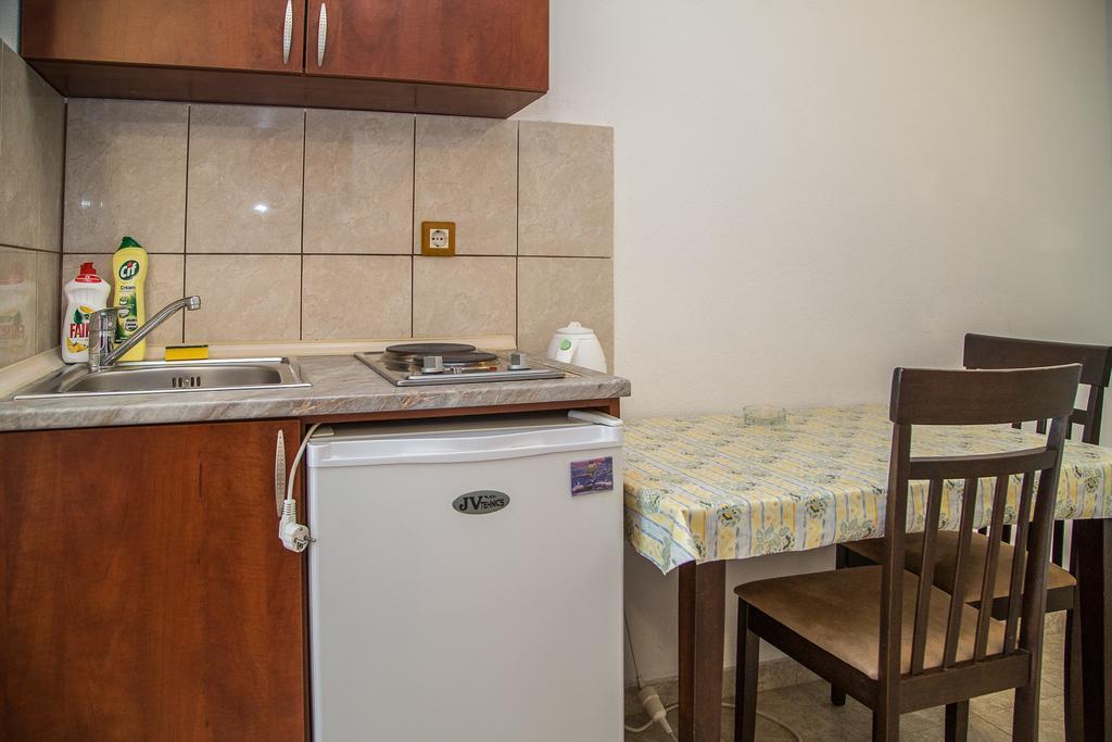Apartmani Ksenija Petrovac ภายนอก รูปภาพ