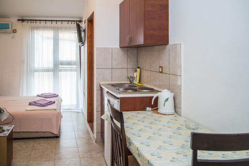 Apartmani Ksenija Petrovac ภายนอก รูปภาพ